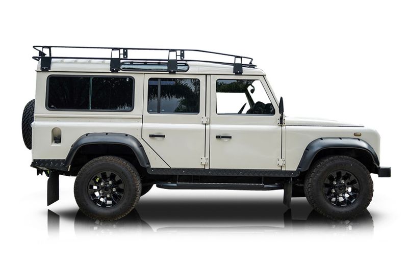 An incredible side shot photo of aLand Rover Defender 110 that you should buy.
