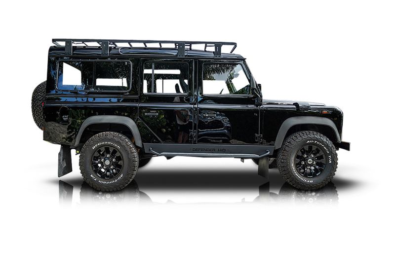 An incredible side shot photo of aLand Rover Defender 110 that you should buy.