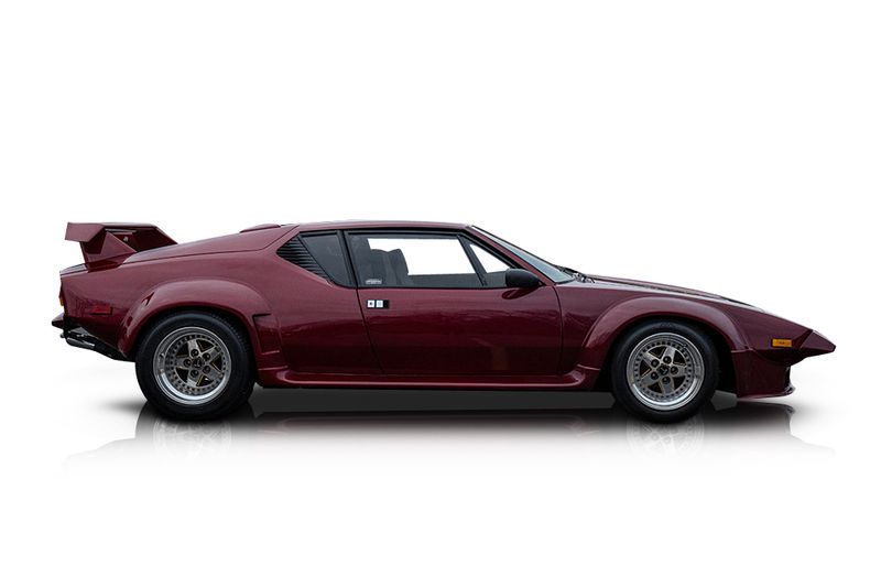 An incredible side shot photo of aDe Tomaso Pantera that you should buy.