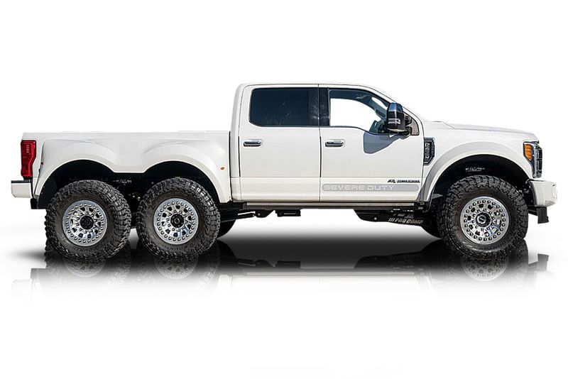 An incredible side shot photo of aFord F-450 that you should buy.