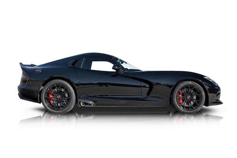 An incredible side shot photo of aDodge Viper that you should buy.