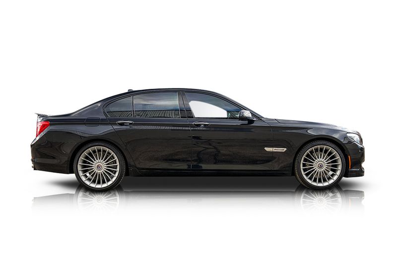 An incredible side shot photo of aBMW Alpina B7 that you should buy.