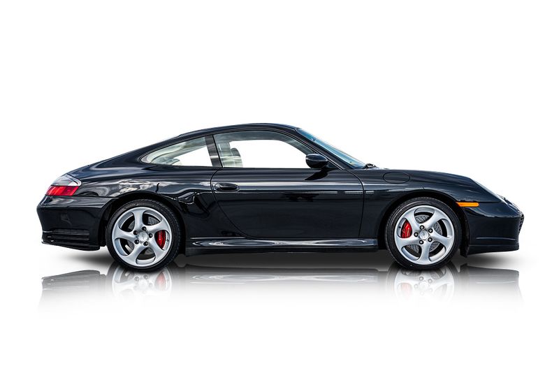 An incredible side shot photo of aPorsche 911 that you should buy.