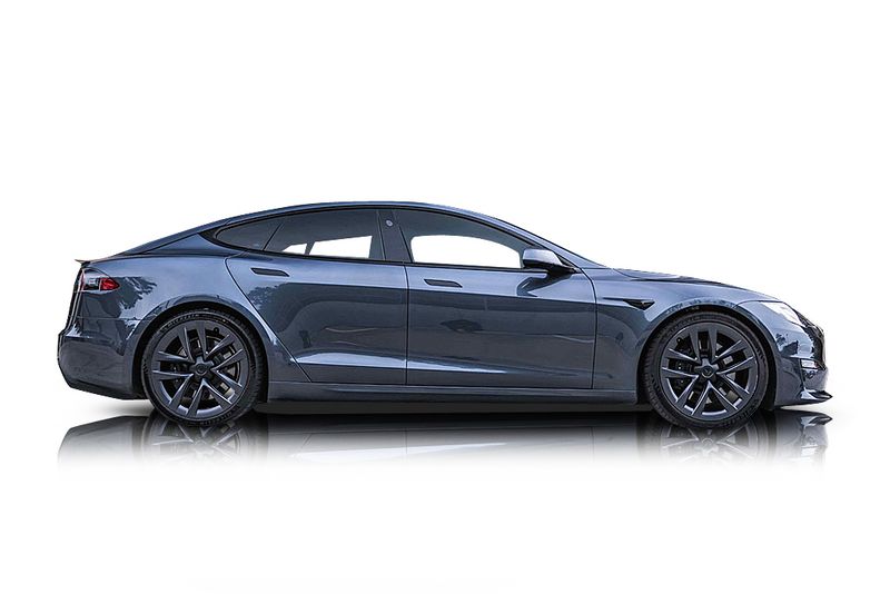 An incredible side shot photo of aTesla Model S that you should buy.