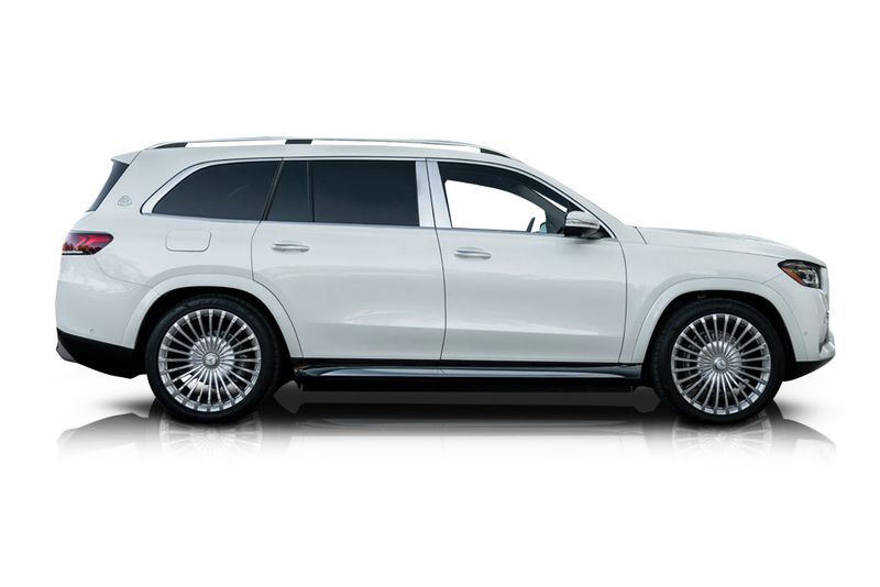 An incredible side shot photo of aMercedes-Benz Maybach GLS600 that you should buy.