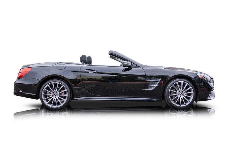 An incredible side shot photo of aMercedes-Benz SL550 that you should buy.