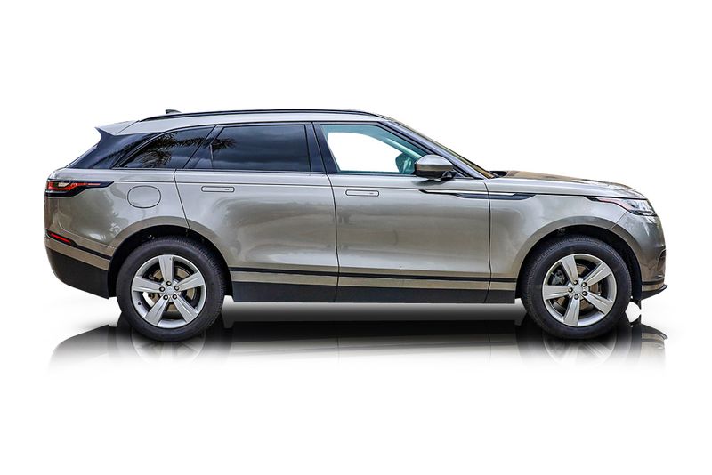 An incredible side shot photo of aLand Rover Range Rover Velar that you should buy.