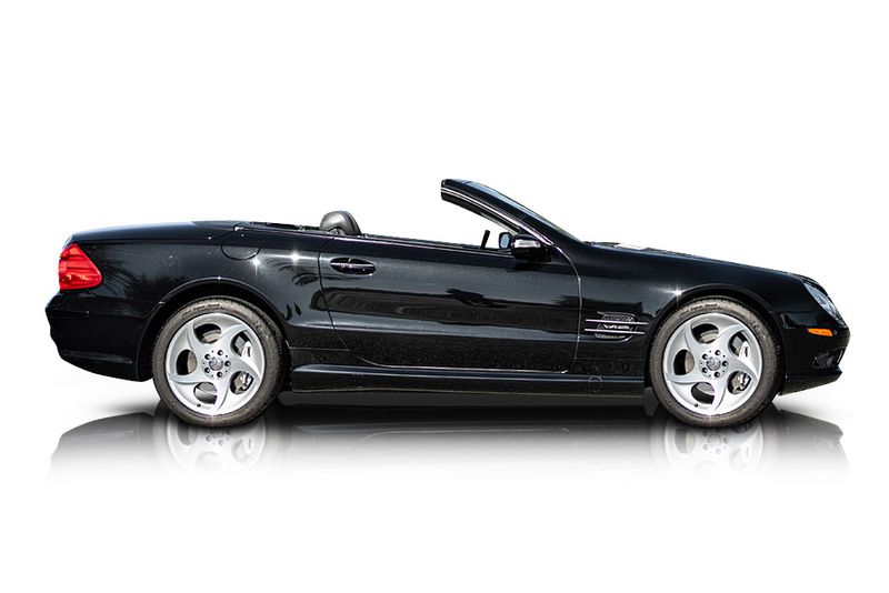 An incredible side shot photo of aMercedes-Benz SL600 that you should buy.