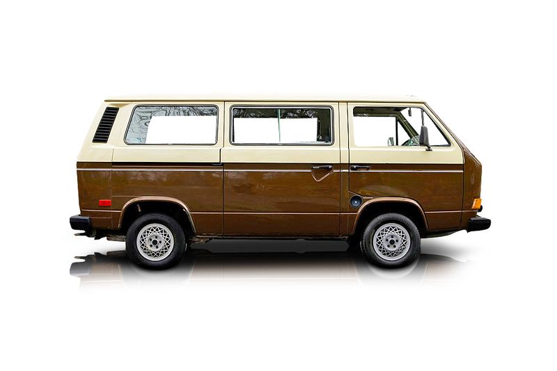 An incredible side shot photo of aVolkswagen Vanagon that you should buy.