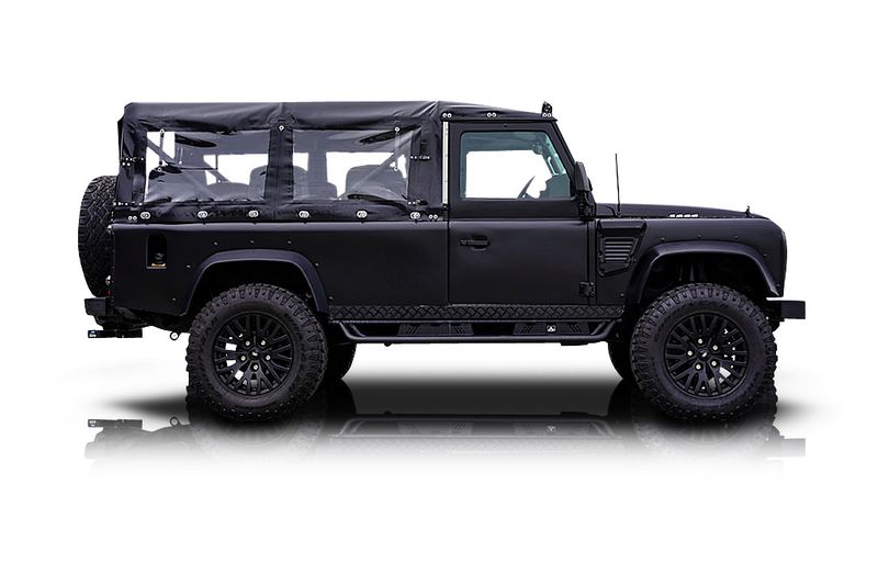An incredible side shot photo of aLand Rover Defender 110 that you should buy.