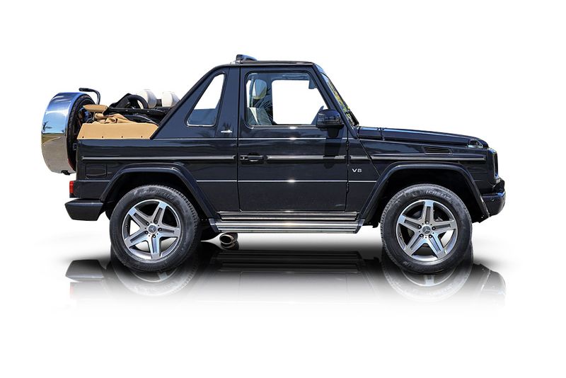 An incredible side shot photo of aMercedes-Benz G500 that you should buy.