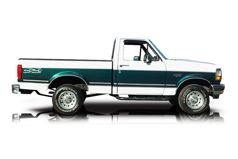 An incredible side shot photo of aFord F-150 that you should buy.