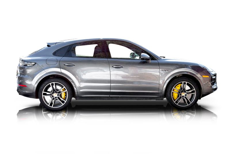 An incredible side shot photo of aPorsche Cayenne that you should buy.