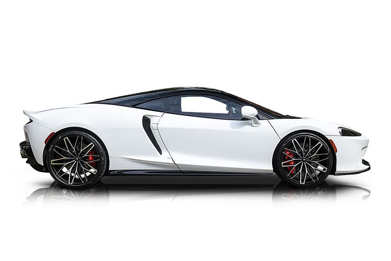 An incredible side shot photo of aMcLaren GT that you should buy.