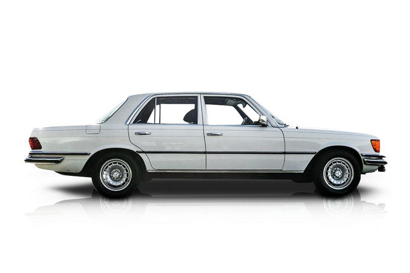 An incredible side shot photo of aMercedes-Benz 450SE that you should buy.