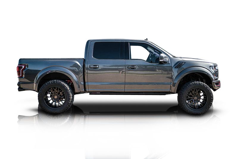 An incredible side shot photo of aFord F-150 that you should buy.