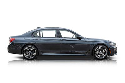 Passenger side photo of 2019 BMW 740i