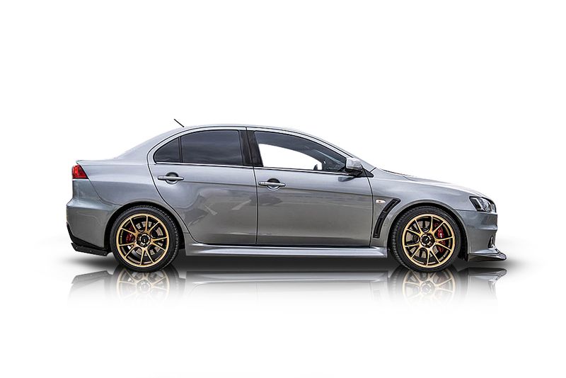 An incredible side shot photo of aMitsubishi Lancer that you should buy.