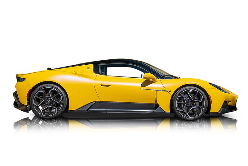 An incredible side shot photo of aMaserati MC20 that you should buy.