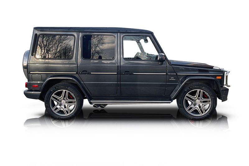 An incredible side shot photo of aMercedes-Benz G63 AMG that you should buy.