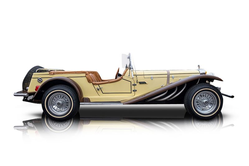 An incredible side shot photo of aMercedes-Benz Gazelle that you should buy.