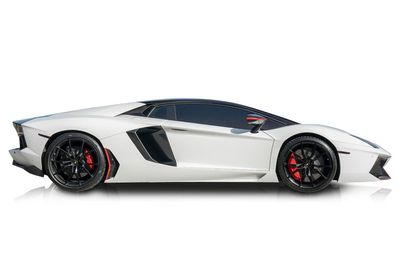 Passenger side photo of 2014 Lamborghini Aventador