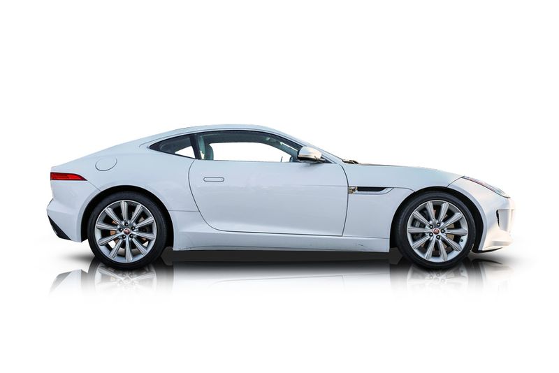 An incredible side shot photo of aJaguar F-Type that you should buy.