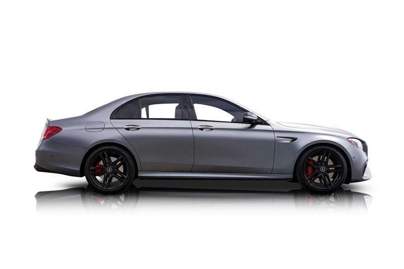 An incredible side shot photo of aMercedes-Benz E63 AMG that you should buy.