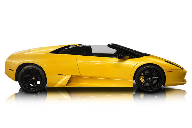 An incredible side shot photo of aLamborghini Murcielago that you should buy.