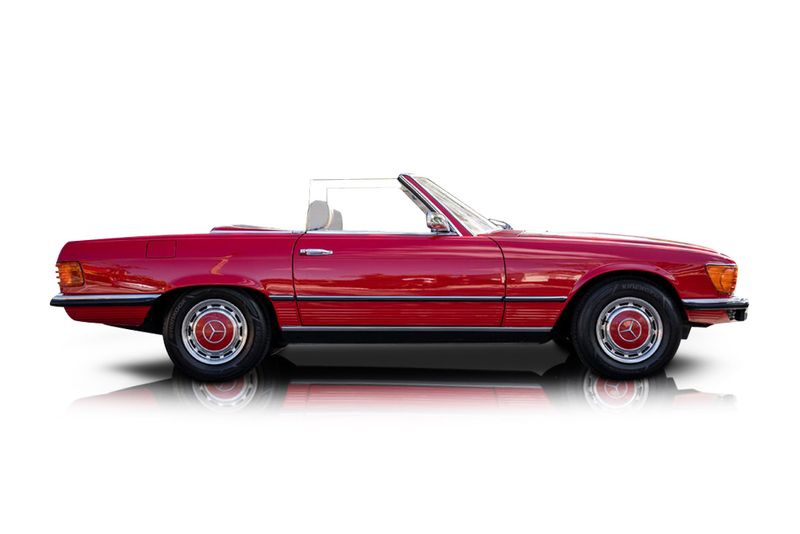 An incredible side shot photo of aMercedes-Benz 350SL that you should buy.
