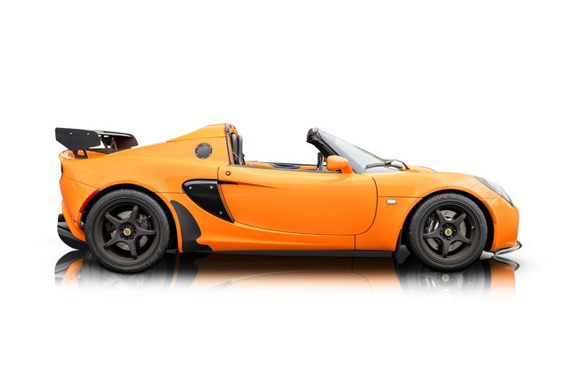 An incredible side shot photo of aLotus Elise that you should buy.
