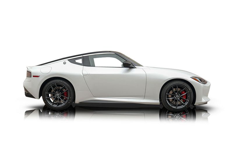 An incredible side shot photo of aNissan Z that you should buy.