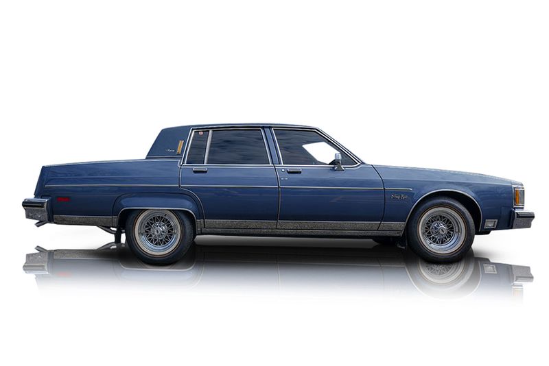 An incredible side shot photo of aOldsmobile 98 that you should buy.