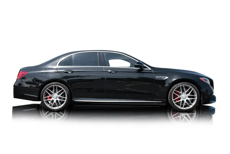 An incredible side shot photo of aMercedes-Benz E63 AMG S that you should buy.