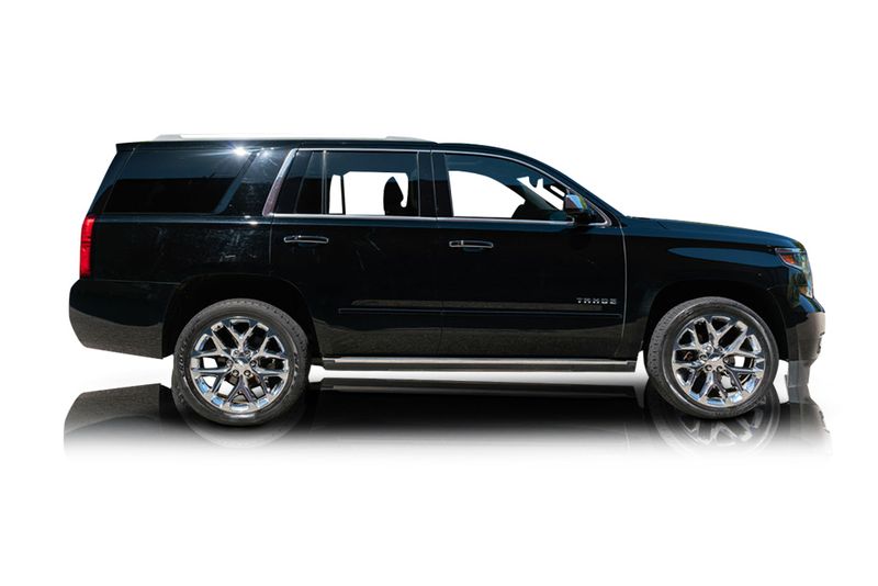 An incredible side shot photo of aChevrolet Tahoe that you should buy.