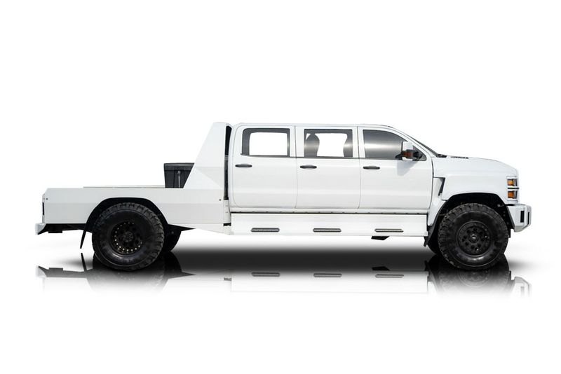 An incredible side shot photo of aChevrolet Silverado 5500 HD that you should buy.