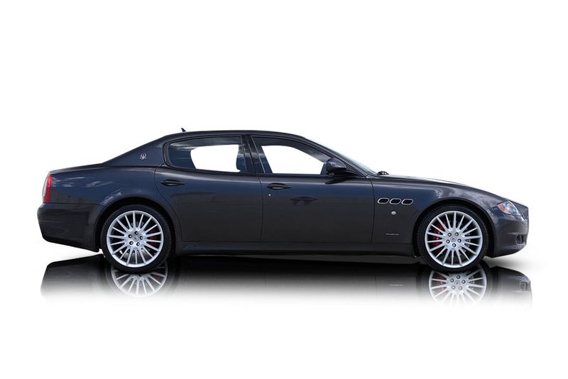 An incredible side shot photo of aMaserati Quattroporte that you should buy.