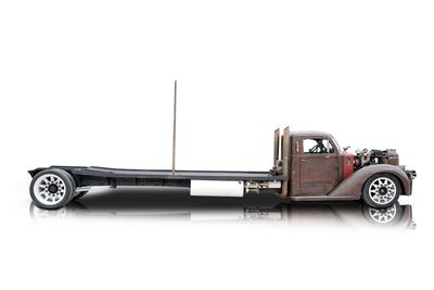 Passenger side photo of 1938 Diamond T 404