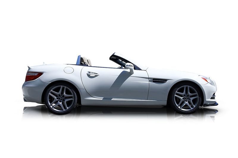 An incredible side shot photo of aMercedes-Benz SLK250 that you should buy.