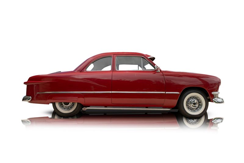 An incredible side shot photo of aFord Custom that you should buy.