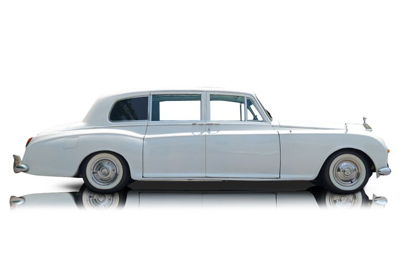 An incredible side shot photo of aRolls-Royce Phantom that you should buy.