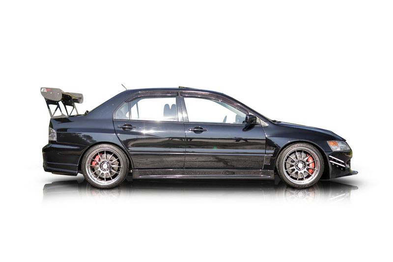An incredible side shot photo of aMitsubishi Lancer that you should buy.