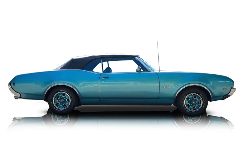 An incredible side shot photo of aOldsmobile 442 that you should buy.