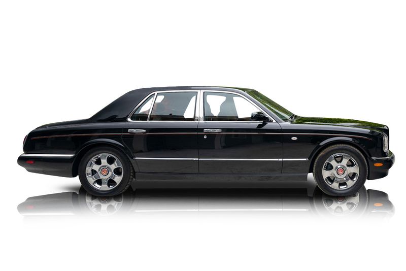 An incredible side shot photo of aBentley Arnage that you should buy.