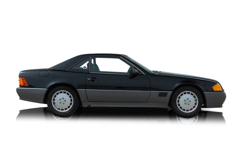 An incredible side shot photo of aMercedes-Benz 300SL that you should buy.