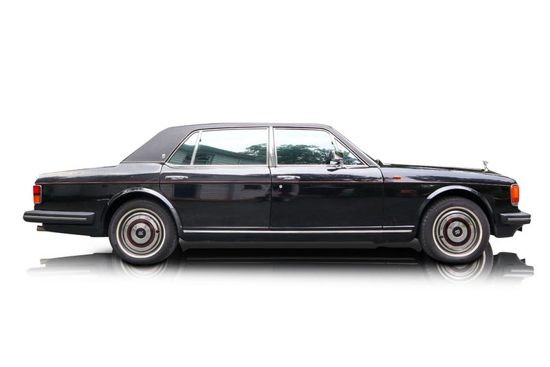 An incredible side shot photo of aRolls-Royce Silver Spur that you should buy.
