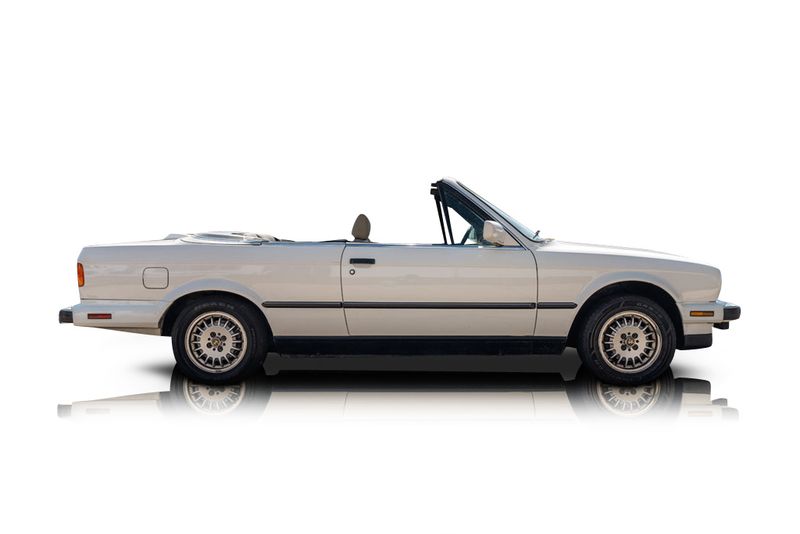 An incredible side shot photo of aBMW 325i that you should buy.