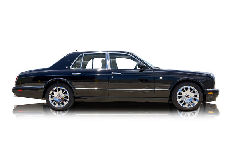 An incredible side shot photo of aBentley Arnage that you should buy.