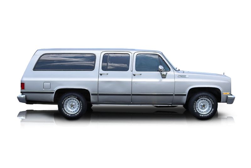 An incredible side shot photo of aGMC C1500 Suburban that you should buy.