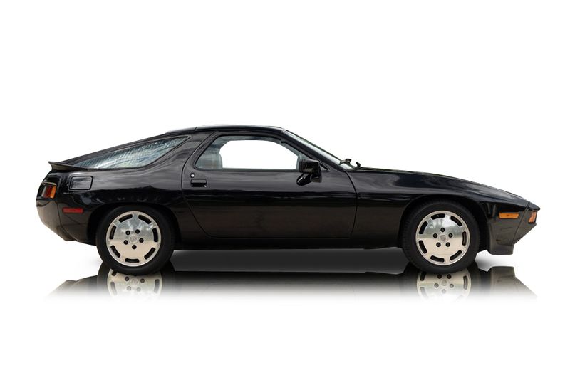 An incredible side shot photo of aPorsche 928 that you should buy.